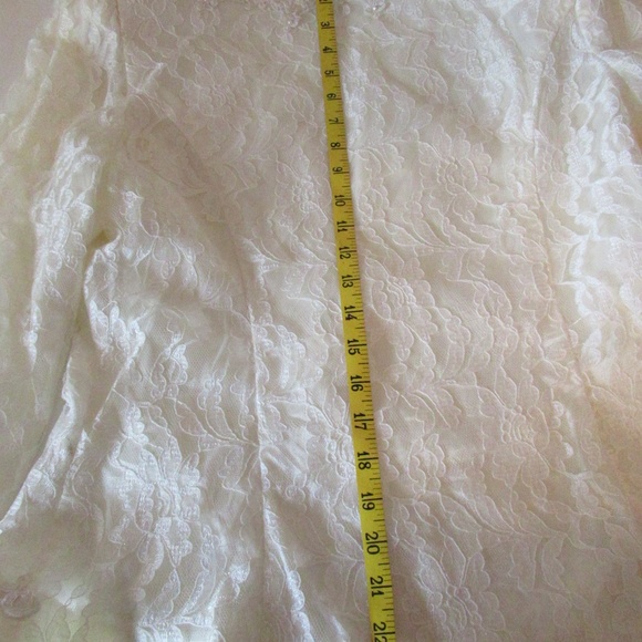 Nah Nah Ivory Lace overlay top - Picture 6 of 9